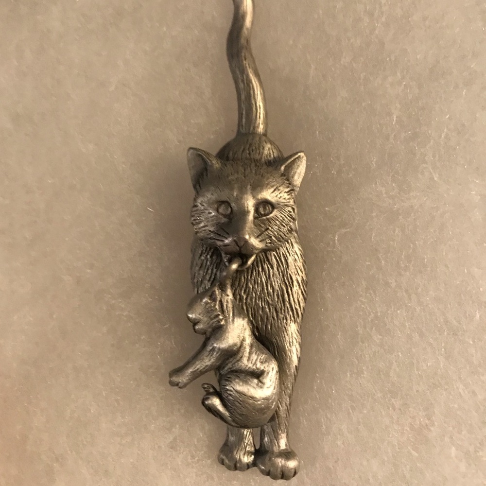 Vintage JJ pewter mamma cat brooch